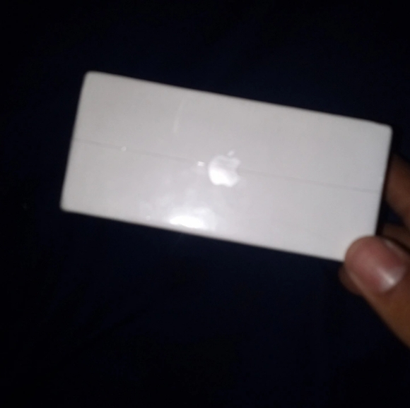 Apple Airpods 2nd generation - Picture 2 of 4